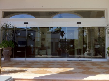 AUTOMATISMO PUERTAS DE CRISTAL CORREDISOS